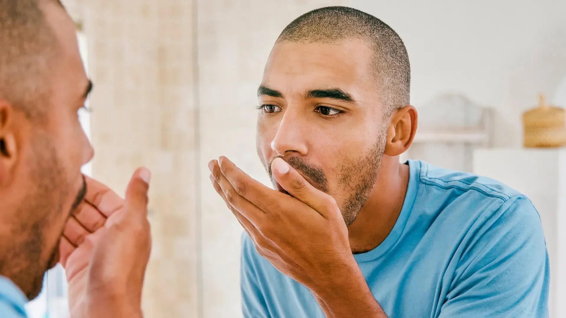 GQ-Artikel mit Dr. Katharina Broos zum Thema "Mundgeruch loswerden: Mit diesen Tipps und Produkten klappt es"